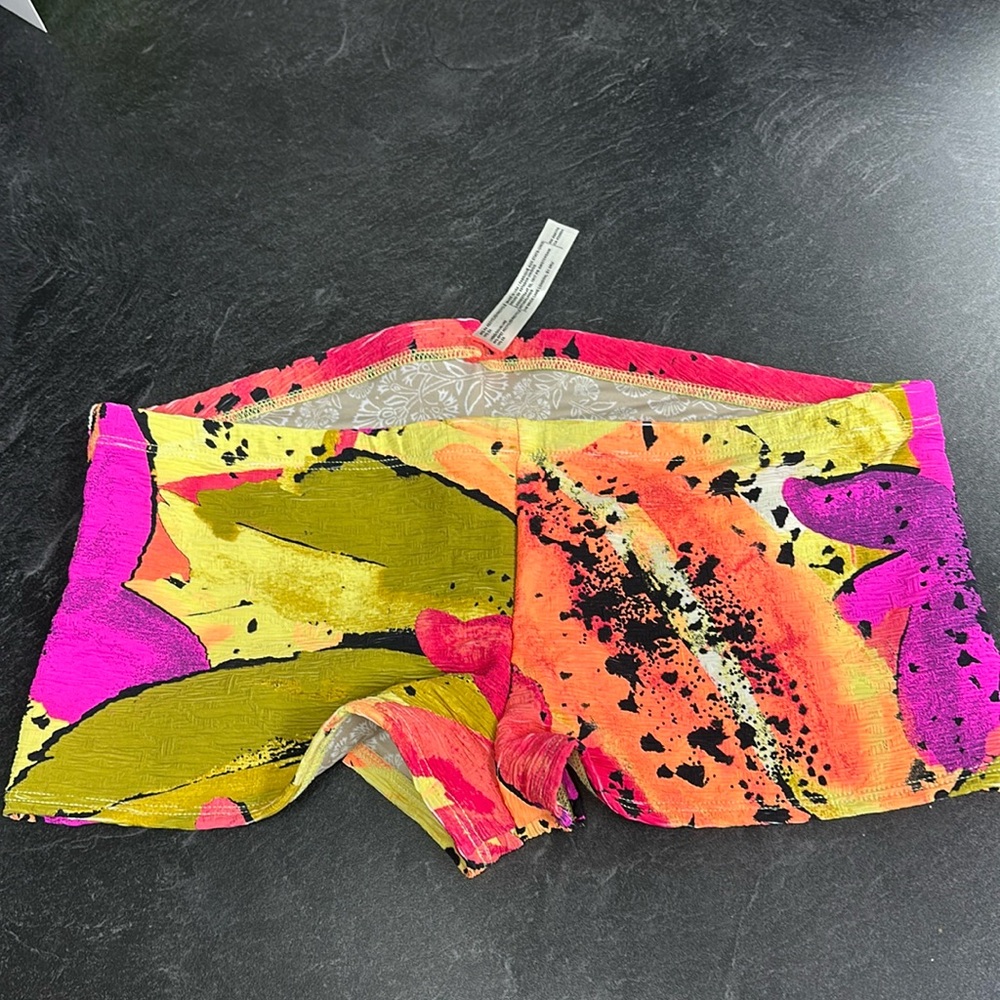 Free People swim bottoms size Medium
NWT
